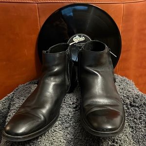 Kenneth Cole Mens Leather double zipper black boots